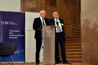 Minister energii Krzysztof Tchórzewski oraz Tadeusz Syryjczyk, minister przemysłu w rządzie Tadeusza Mazowieckiego