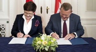Premier RP Beata Szydło i premier Danii Lars Rasmussen podpisują list intencyjny w sprawie Baltic Pipe