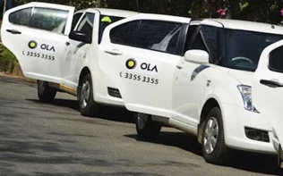 Taksówki Ola Cabs na postoju