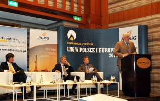 Aurimas Martisaukas, Peder Bjorland, Uwe Bode, Fred Hutchison na konferencji „LNG w Polsce i Europie”