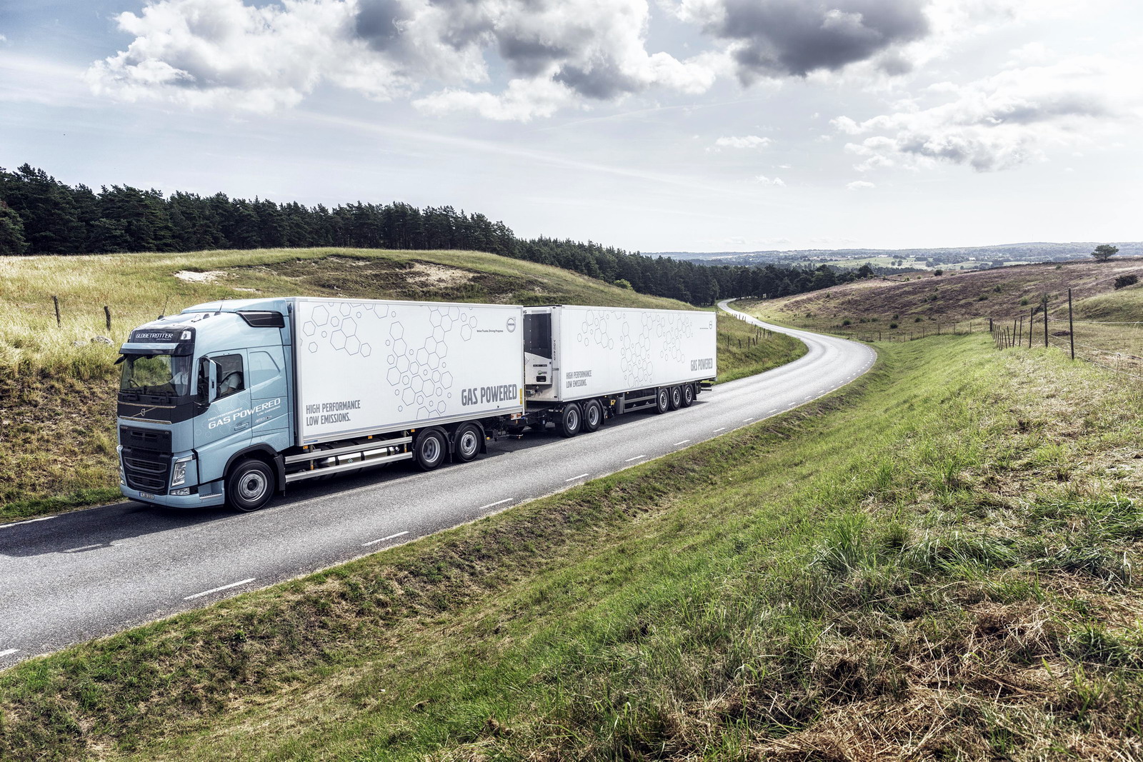 Nowe ciężarówki Volvo FH LNG i Volvo FM LNG cnglng.pl