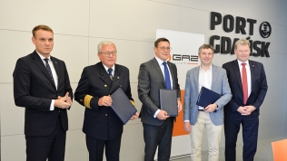 Po podpisaniu listu intencyjnego w sprawie współpracy przy realizacji programu budowy pływającego terminalu LNG (FSRU) w Zatoce Gdańskiej
