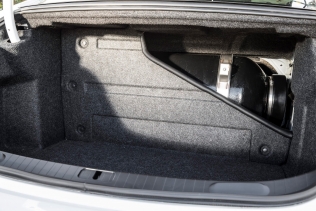 Chevrolet Impala CNG - zbiornik gazu w bagażniku
